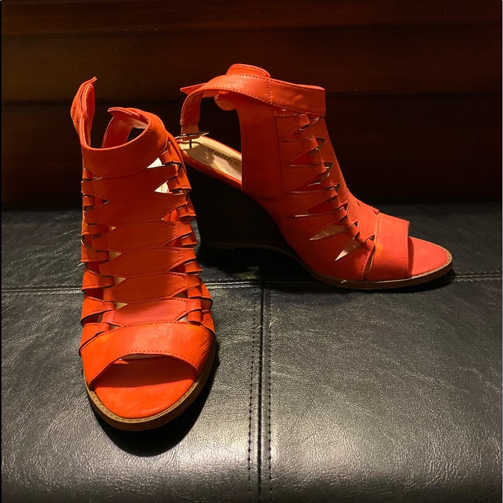 Wedge shoes